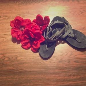 Grey yoga foam sketchers sandals